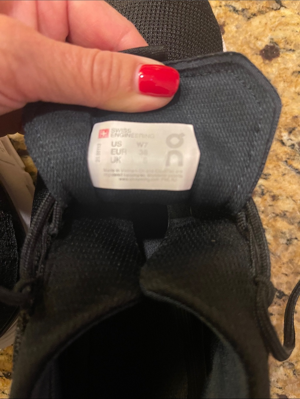 Women’s On Cloud Athletic Sneakers in Black - Picture 8 of 8